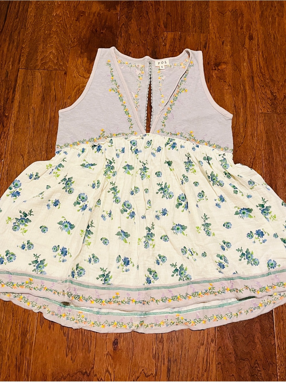 POL Gray and Cream Top with Floral Details Size S
